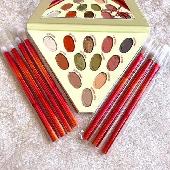 Brand New Kylie Jenner Kris Collection Eyeshadow Palette & 7-Piece BH Brush Set - Picture 2 of 14